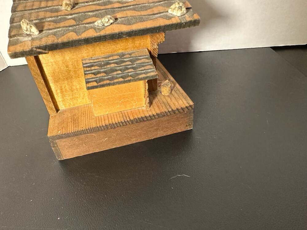 Vintage Swiss Wooden Chalet Music Trinket Box 'Zwei kleine Italiener' Made in Sw